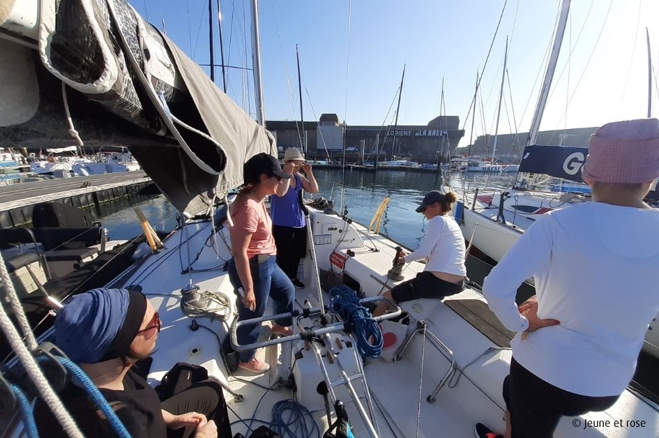 10 femmes atteintes de cancer naviguent à Lorient : Voile MACSF soutient Jeune et Rose